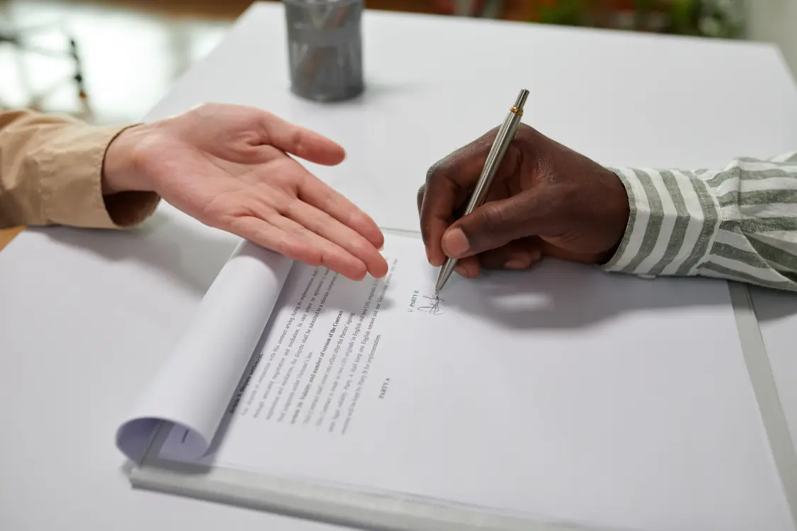 Leia mais sobre o artigo Contrato de confidencialidade: quando e como utilizá-los no direito empresarial